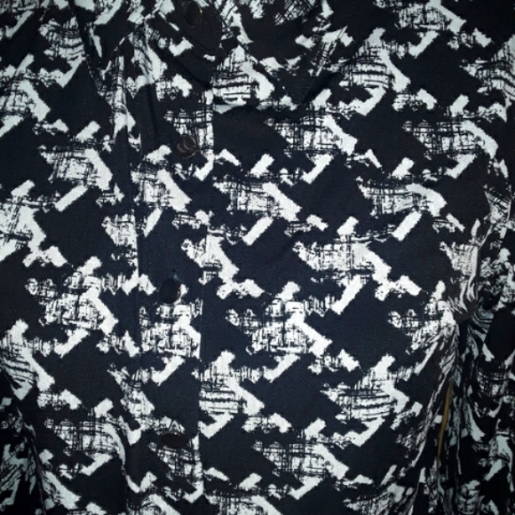 Womans Size Large Blouse| Abstract Repeat Pattern Shirt Buttonup Longsleeved Top - Picture 2 of 4